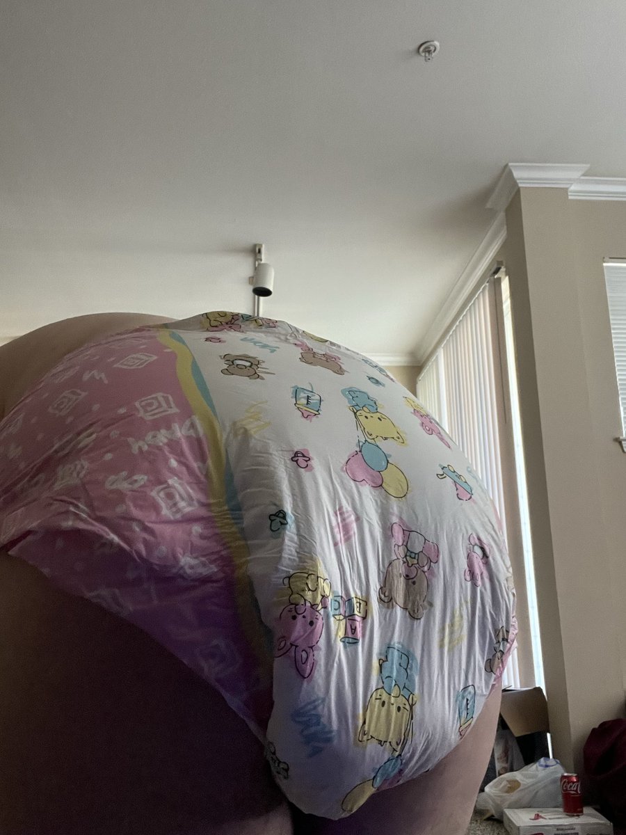 Littlelooneybab's tweet photo. I’m such a messy baby <3 #abdl #diaperbaby #messygirl #diaperlover https://t.co/jQXfPH4QIZ