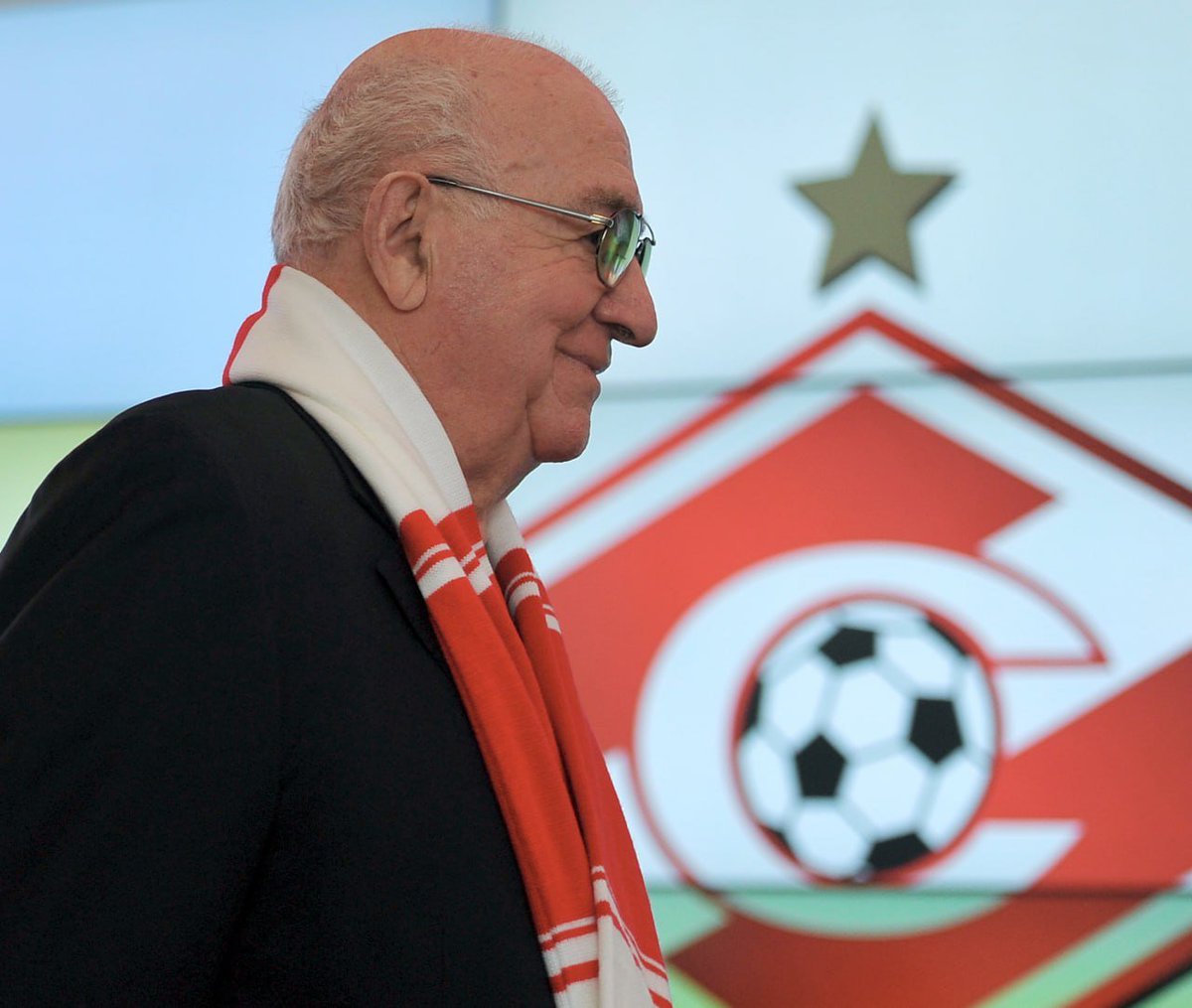 Russia's tweet photo. #OTD 1️⃣0️⃣0️⃣ years ago legend of Soviet football, Nikita #Simonyan — unrivalled master of @fcsm_official was born

⚽️ We pay tribute to Olympic champ, the striker №1 &amp; icon of #SpartakMoscow — Simonyan's legacy is great &amp; still lives in hearts of football fans — the #GOAT 💪 https://t.co/pFwAniWsOw