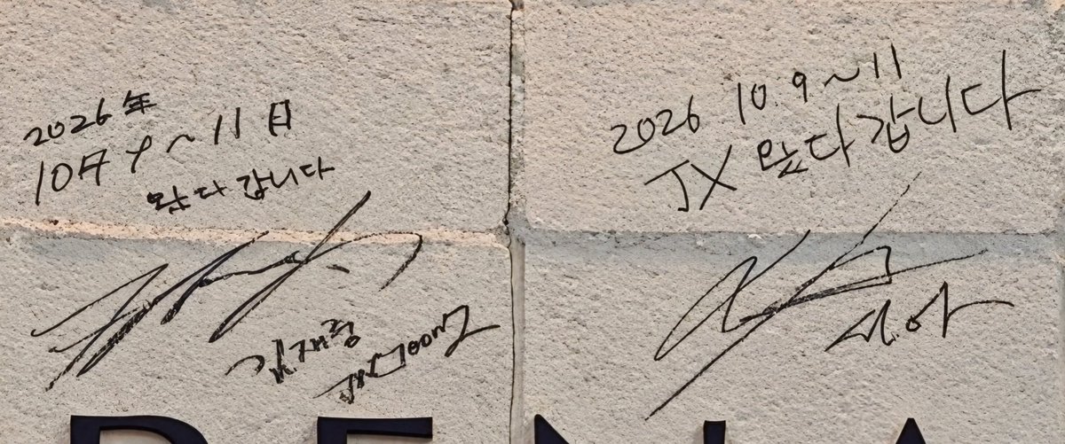 ah_woongS2's tweet photo. 인스파이어 아레나에 남겨진 JX의 사인💚🩷

photo by [IG]stacynam https://t.co/lapxMtP4o6