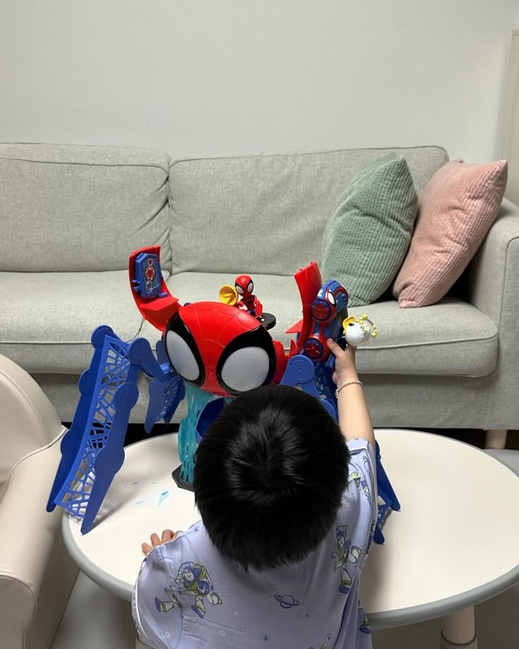 Cacciatore_Balt's tweet photo. Meu denguinho brincando pela primeira vez com as coisinhas dele na casinha dele, papai te ama tanto kinzinho https://t.co/FRjsK6lmbs