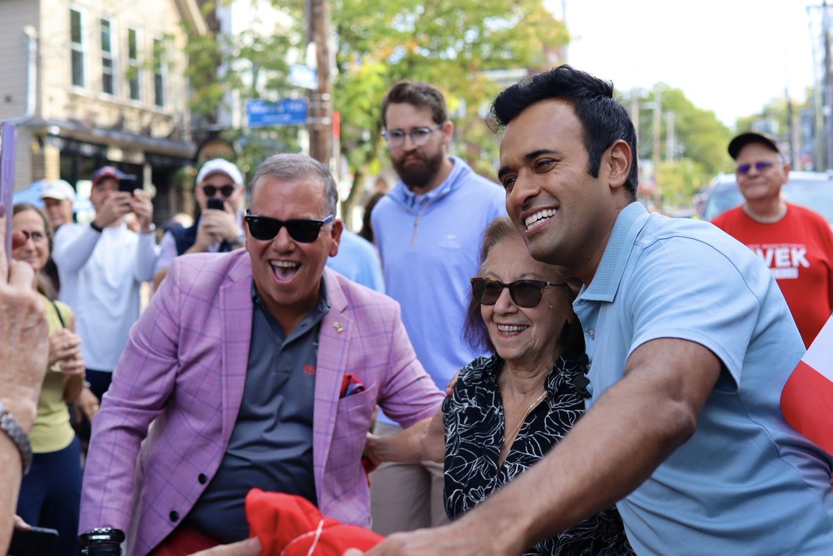 VivekGRamaswamy's tweet photo. Great time at the Little Italy Columbus Day Parade. We’re going to fight for lower property taxes, lower electric bills, and turn Ohio into a state that leads our country. 🇺🇸 https://t.co/9zFWWlcb8Z