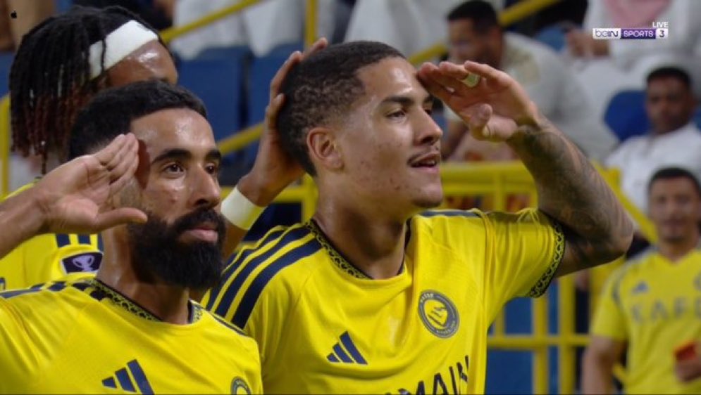 tvremoot's tweet photo. 🚨⚠️ صورة عظيمة ..

انجليو وبوشل يرسلون التحية الى ابطالنا 🤍🇸🇦

#النصر_نيفيتشي https://t.co/cwpxHbMILV