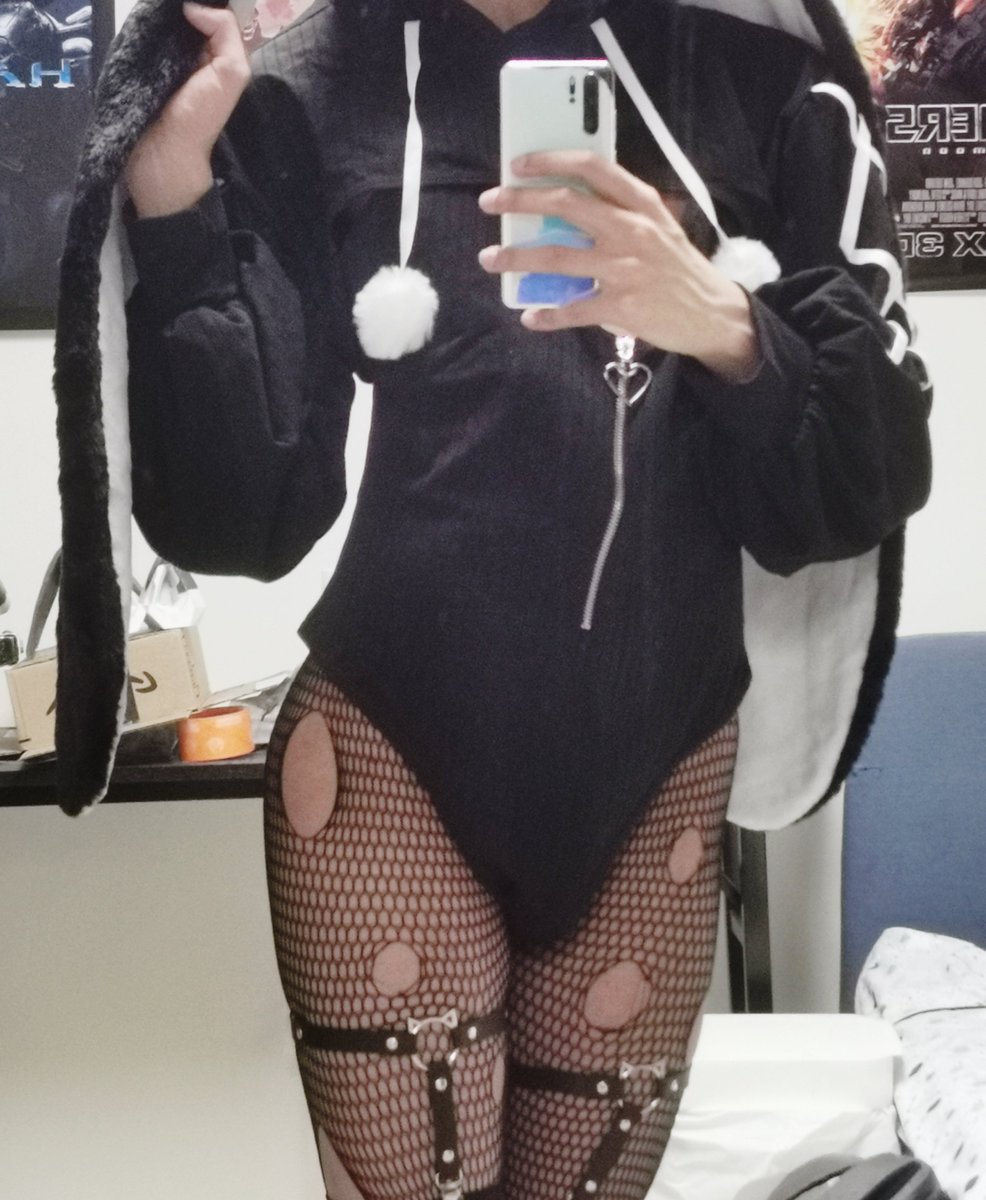 TheFakerQuenny's tweet photo. Bunnymaxxing 

#catboy #femboy https://t.co/EtRcJWo582
