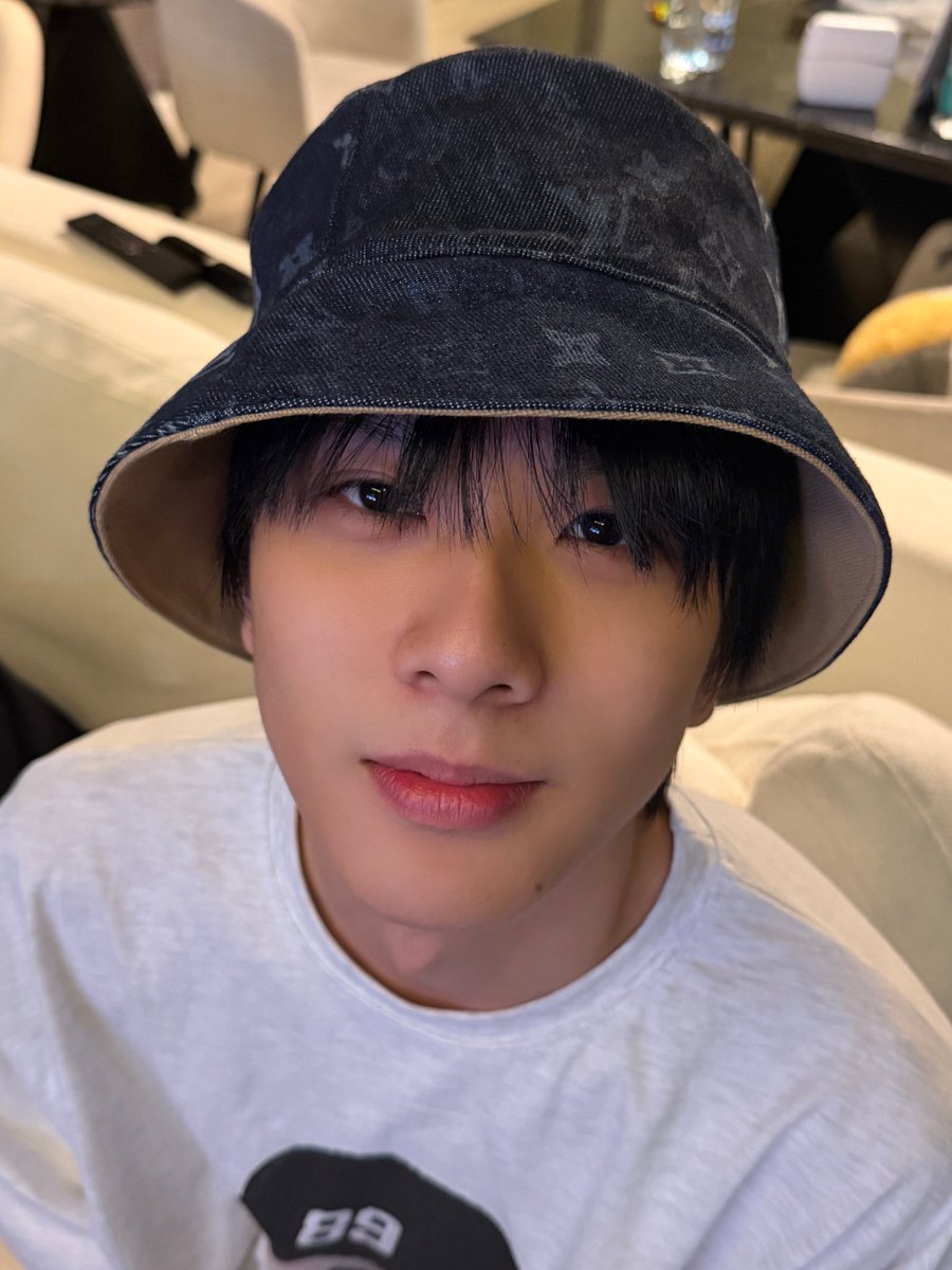 deepfifty's tweet photo. อู๋โชคดีจริงๆ อยากเป็นเมะ https://t.co/LQT1grFrZk