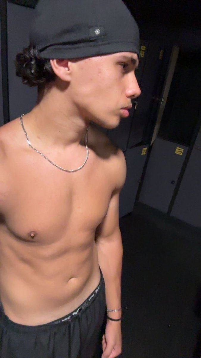 spidyuv's tweet photo. Je rentre de la salle, je m’occupe de qui sur uv ? 

Abonnement à 1€ pendant 48h, si tu veux du contenu et parler c’est maintenant👀🎁

Lien juste ici ➡️ https://t.co/vAMJCkpwUG https://t.co/KRw0RVE1oK