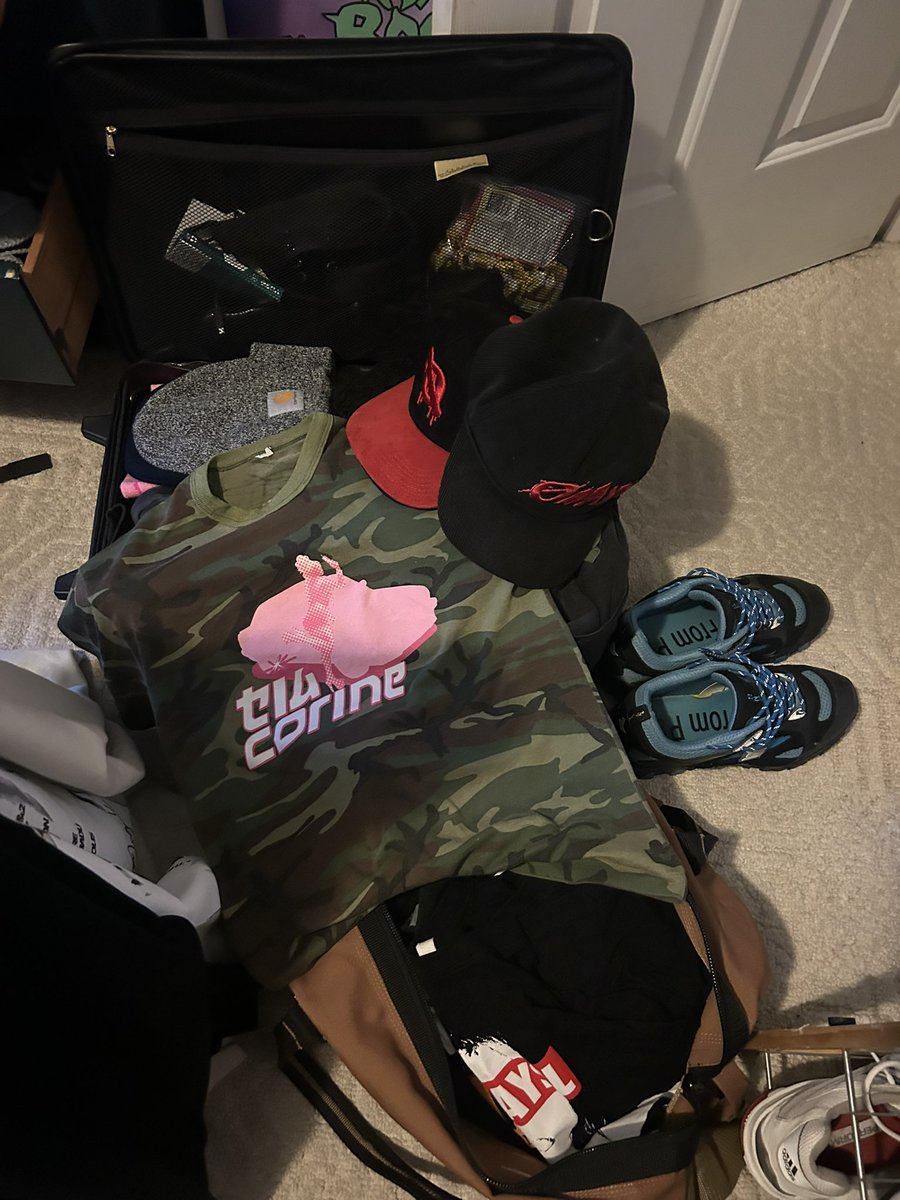 FittsBryce's tweet photo. I GO ON TOUR WITH TIACORINE TMR WTF https://t.co/7YlHKtm0hO