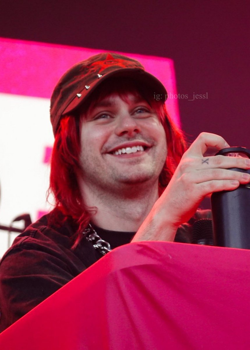 bbyurspecial's tweet photo. do we have "daily michael clifford teeth" cuz i volunteer🙋‍♀️ https://t.co/SrBG2PiZBR