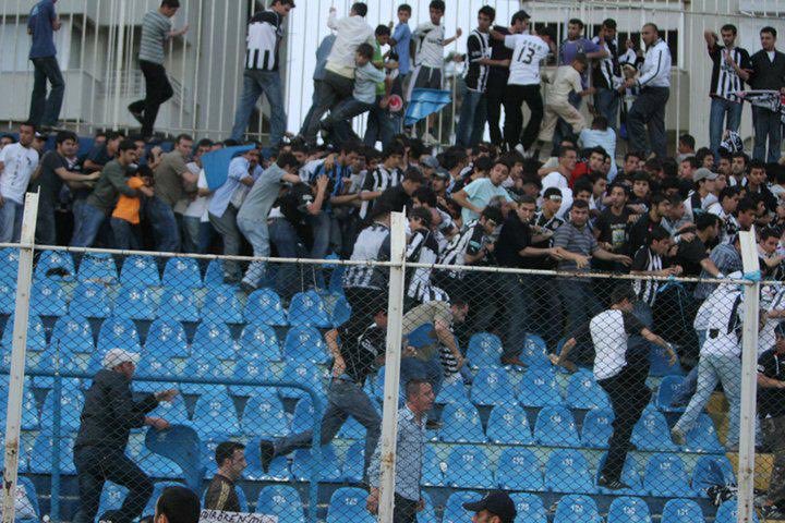 yesiilllll's tweet photo. @altnsonur Emanetsiz gelenlere emanetlere saldırmadı burada Bursa tribünü 😉 https://t.co/5QxL4Yg1Qa