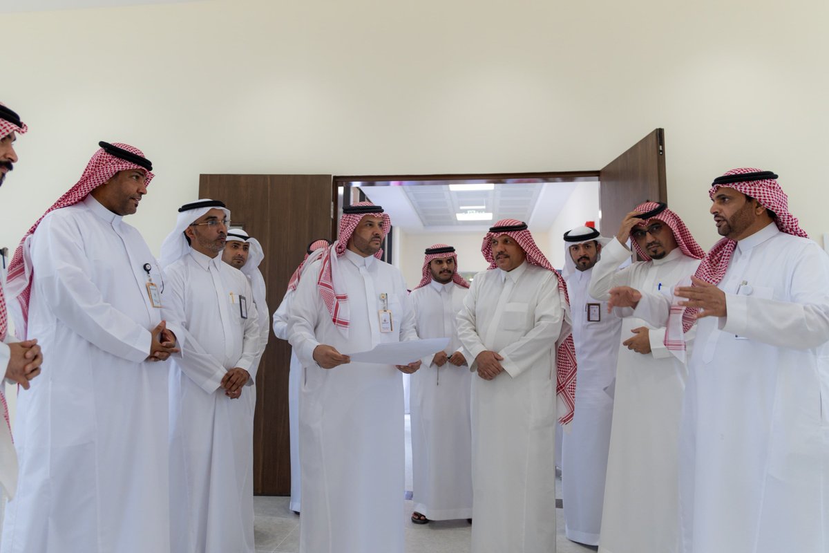 UHB_University's tweet photo. تفقّد سعادة رئيس #جامعة_حفر_الباطن أ.د. خالد بن باني الحربي، يرافقه وكلاء الجامعة وعدد من قياداتها، مشروع المبنى الإداري الجديد، الذي سيضم عددًا من الإدارات التابعة لوكالة الجامعة؛ للاطلاع على جاهزية المبنى ومرافقه، بما يسهم في تطوير بيئة العمل ورفع كفاءة الخدمات الإدارية. https://t.co/MqjJYPSZoa