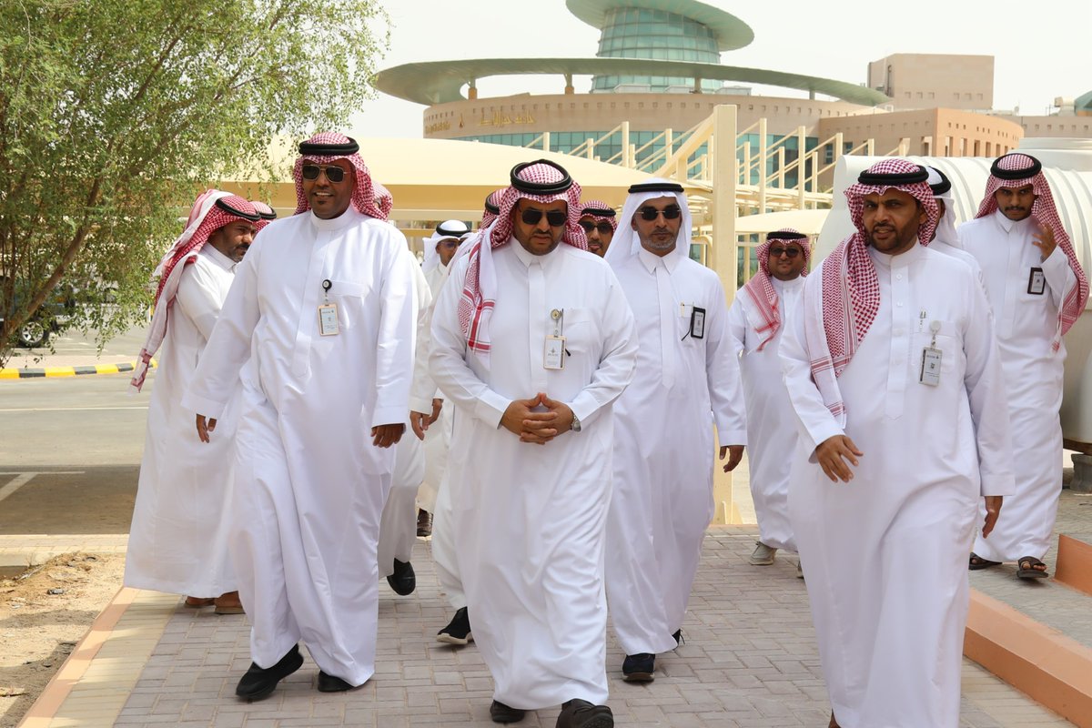 UHB_University's tweet photo. تفقّد سعادة رئيس #جامعة_حفر_الباطن أ.د. خالد بن باني الحربي، يرافقه وكلاء الجامعة وعدد من قياداتها، مشروع المبنى الإداري الجديد، الذي سيضم عددًا من الإدارات التابعة لوكالة الجامعة؛ للاطلاع على جاهزية المبنى ومرافقه، بما يسهم في تطوير بيئة العمل ورفع كفاءة الخدمات الإدارية. https://t.co/MqjJYPSZoa