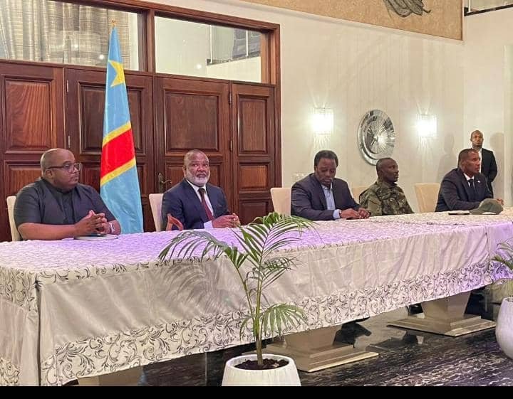 DOCTEURSAFARI's tweet photo. 🚨Urgent 🚨
#RDC_FRN🇨🇩
Les hautes personnalités du mouvement politico-militaire du front de la refondation de la nation,#FRN, sont là :
Comme président Joseph #Kabila
📌Vice-président 1: Bertrand @bbisimwa
📌Vice-président 2: Corneille @CNangaa
📌Vice-Président 3 :Dr Freddy #Kaminiki
Vice-président 4: reste à préciser.
Général d'État Major #Sultani makenga reste le chef de la branche militaire.