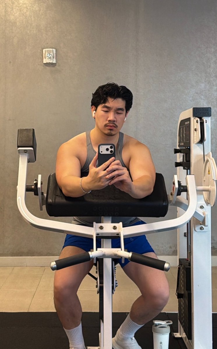 zaddyzhou's tweet photo. pumped and ready https://t.co/viMZuzJkO3