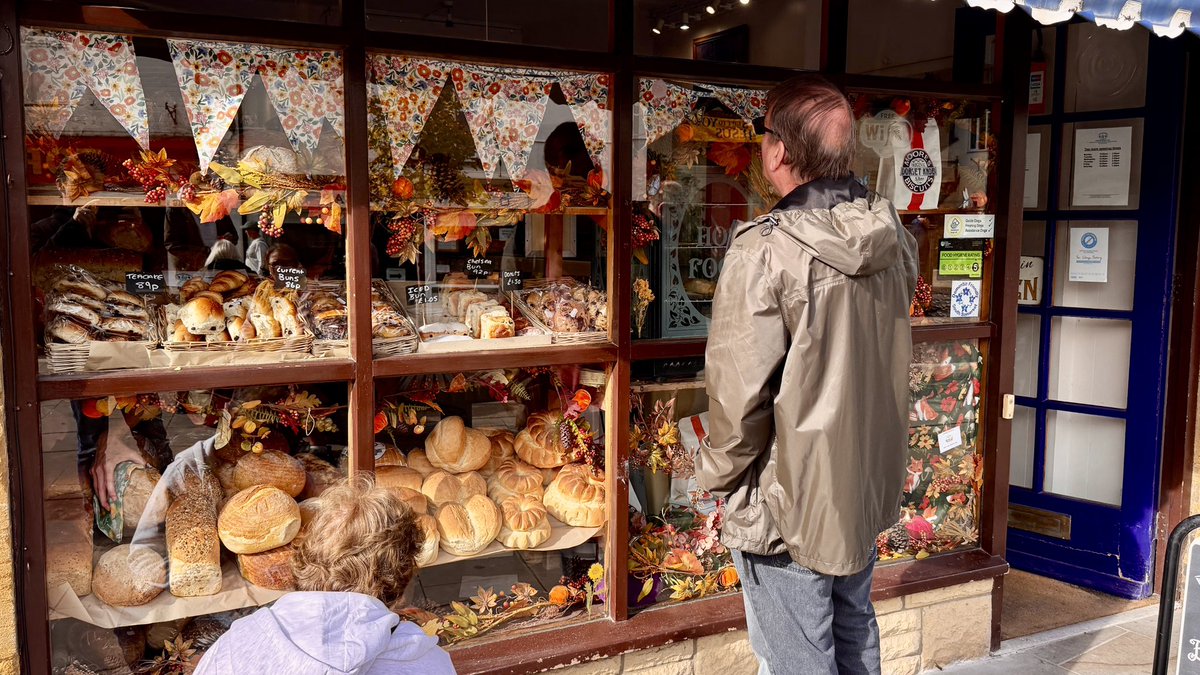 CraigStoneUK's tweet photo. This shop looked so cute!! 

🥰 

Anyone recognise it? 

Here’s a clue / based in South Somerset.. https://t.co/AMXfYGq94D