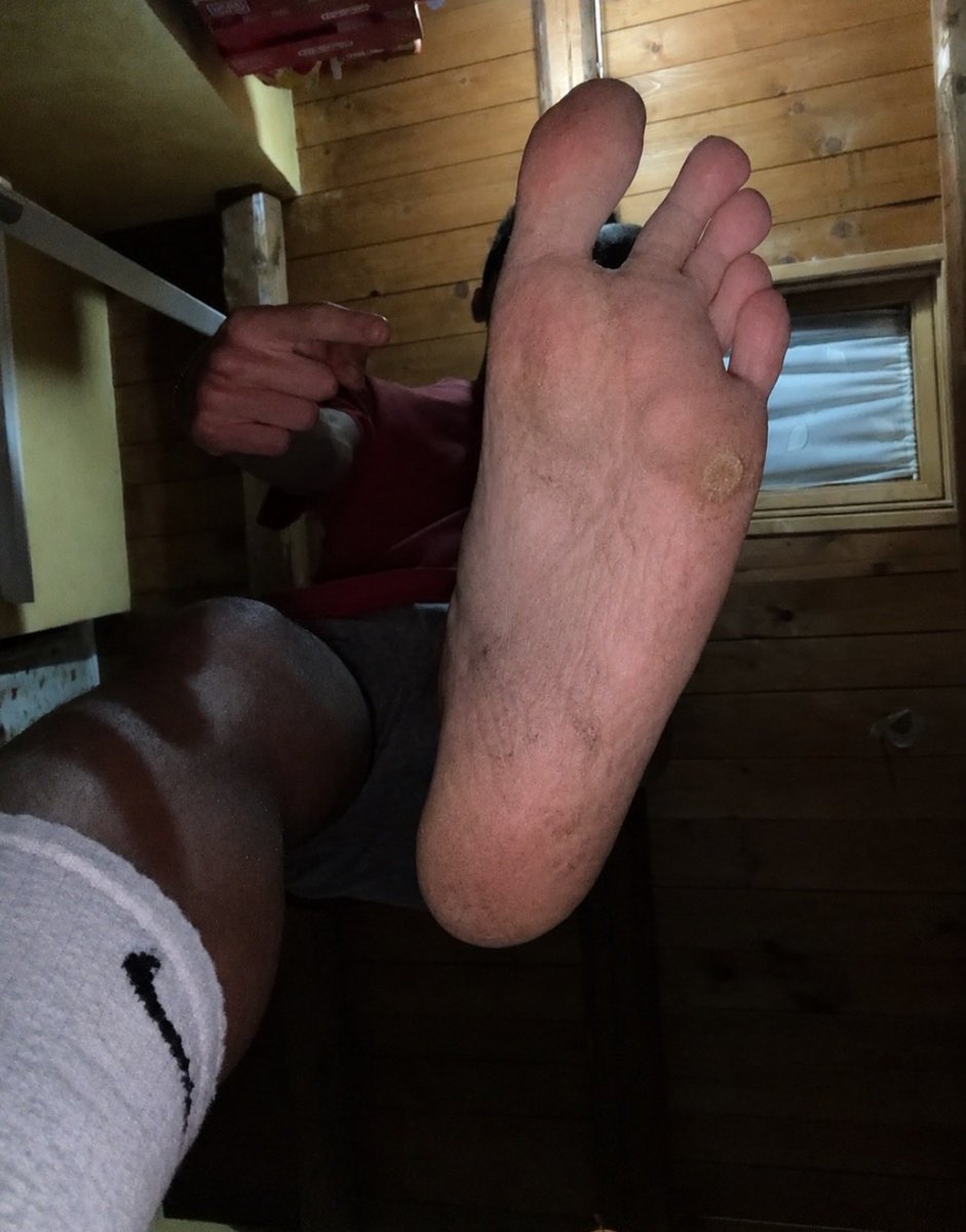MasterLucaa_'s tweet photo. Inginocchiati al tuo posto, AI MIEI PIEDI, #finocchio !💸💸
#findom #leak #piedisporchi #feet #paypig #feetsellers #moneyslave #padrone #schiavo #frocio https://t.co/ThBOTEkftI