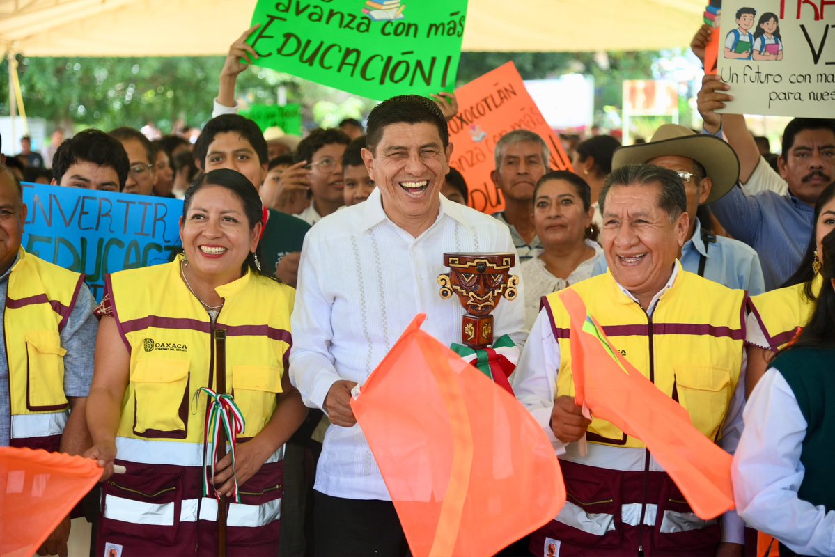 salomonj's tweet photo. En Oaxaca, ningún joven debe quedarse sin estudiar por falta de una preparatoria cerca de su comunidad.

Con el impulso de nuestra Presidenta Claudia Sheinbaum (@Claudiashein), construiremos seis nuevos Bachilleratos Nacionales Margarita Maza en Oaxaca. 

Invertir en educación es invertir en el futuro de Oaxaca.