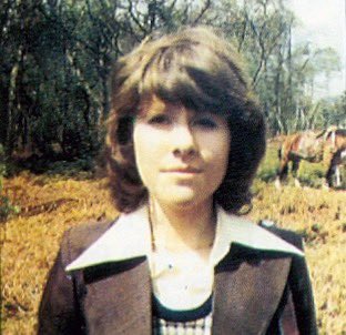 sjsarchive's tweet photo. Continuity shots of Elisabeth Sladen on location for The Time Warrior (1973) 🤍 https://t.co/uQ8BKlmTh9