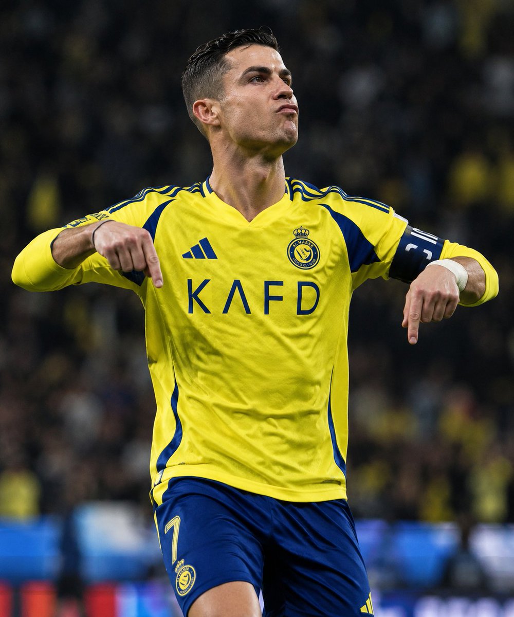 thelovercentra's tweet photo. Ronaldo scores again. The GOAT never gets old, he just keeps reminding you why you hate him. ❤️🐐 https://t.co/hslQcBRNxG
