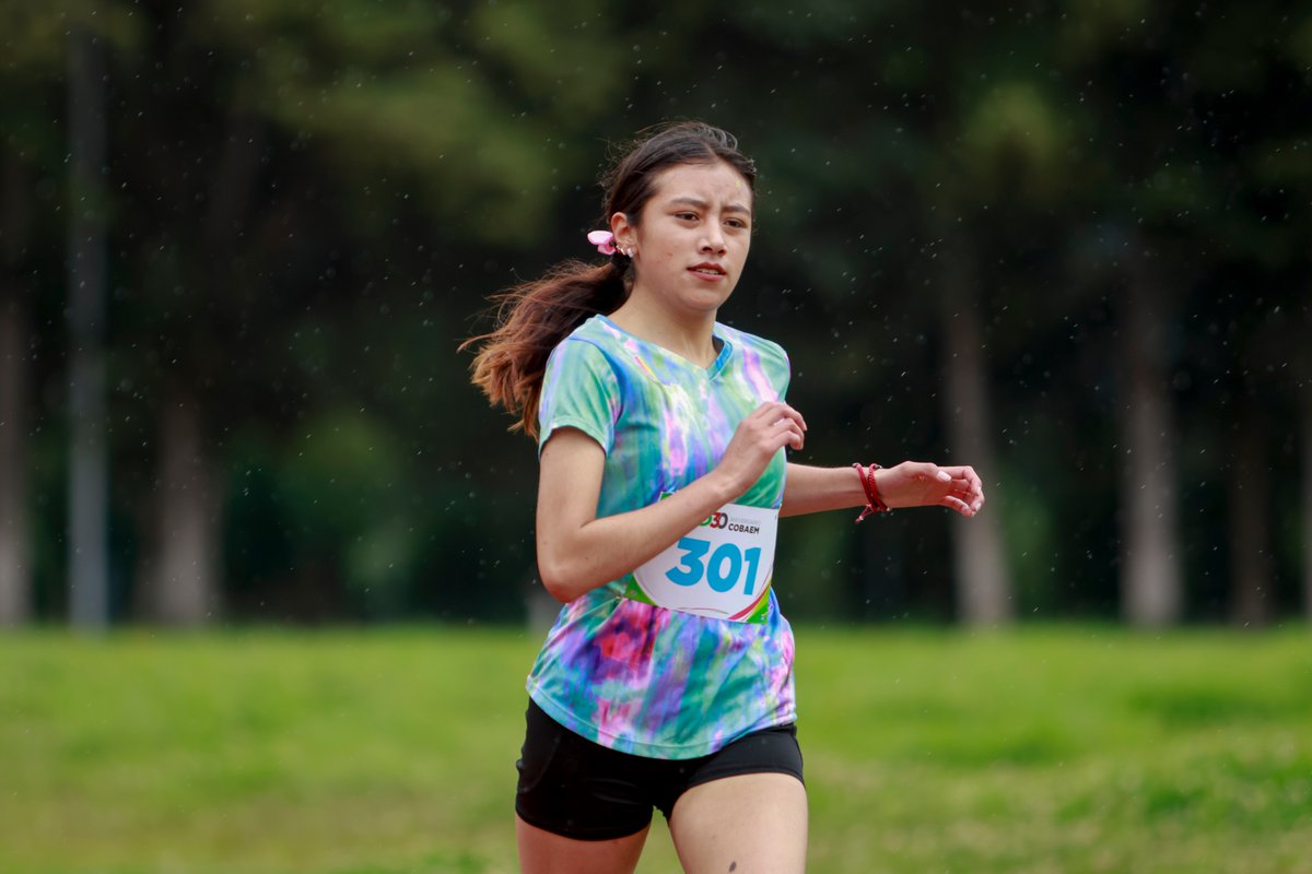 COBAEMex's tweet photo. Bajo la lluvia y contra toda condición, la pista fue testigo del coraje de nuestra delegación de atletismo. 🏃‍♀️ 🏃‍♂️

Ellas y ellos lograron su pase para representar con orgullo los colores institucionales en los Juegos #COBACH #Durango2026. ✨

#SomosCOBAEM
#InCOBAtibles 💥 https://t.co/art5mDmLyh