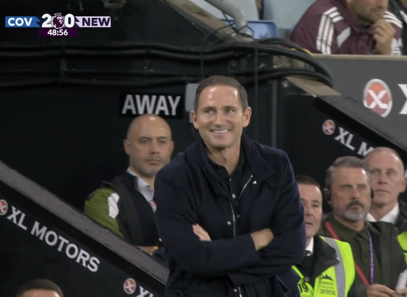 TouchlineX's tweet photo. 📸 - LOOK AT THAT SMILE FROM FRANK LAMPARD!

HIS TEAM IS BEATING NEWCASTLE UNITED TONIGHT, WOW, WOW, WOW! ❤️ https://t.co/7oGaZzR9Zz