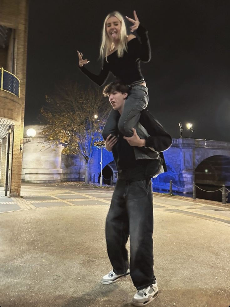_Destro0yy's tweet photo. — Vāl &amp; Crïs 

Te amo muchisimo y para siempre, Val https://t.co/LUvgnjzHRo