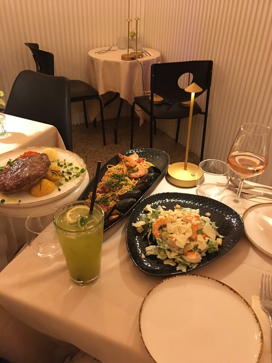 S940613's tweet photo. 오눌 사진
쁘라하 둘째날이에요 https://t.co/qJb7EN0kuk