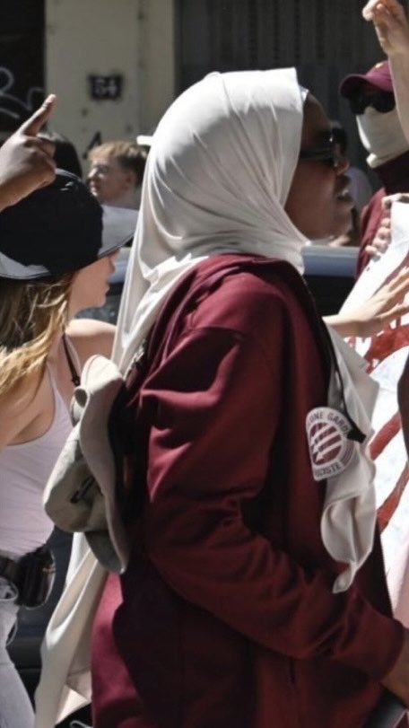 PsyGuy007's tweet photo. 🚨 🇫🇷 Une nouvelle personne, Fatimé Farrah T., a été mise en examen et placée en détention provisoire dans le cadre de l’enquête sur la mort de Quentin Deranque.

Selon les éléments rapportés par le journaliste Jean Bexon, elle est présentée comme cadre de la Jeune Garde antifasciste et proche de plusieurs personnes déjà mises en cause. 

Des photos de manifestations (notamment le 1er mai 2025) sont utilisées pour illustrer ces liens.

Partagez 🔁 pour que justice soit faite‼️

(Source : @jean_bexon)