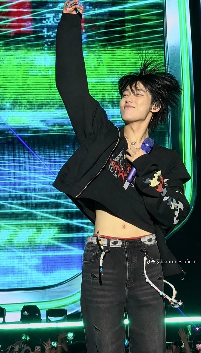 ftalsunoos's tweet photo. A NEW CROPTOP SUNOO PIC JUST DROPPED OMFG ?????? https://t.co/tnEDFGE3xW
