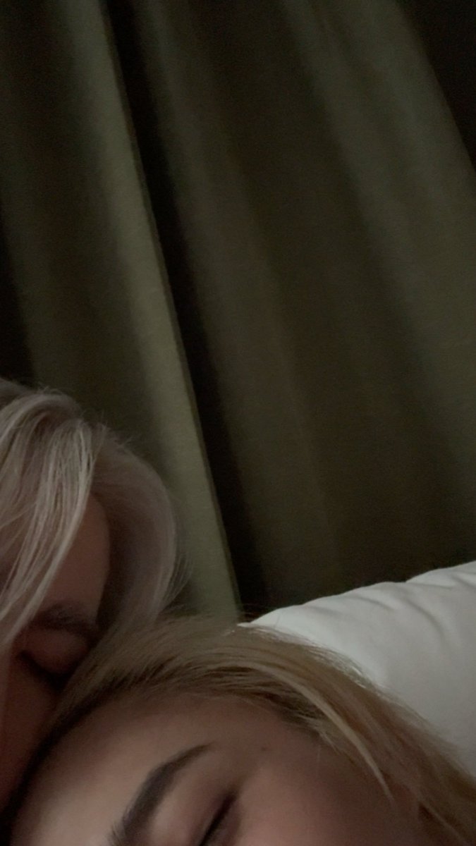 MelRam_01's tweet photo. 🌊 Nhu's face pops up on my mind all the time. Nhu would answer sleeping...

And Zee Pruk ever did answer:

📝 If NuNew stays in bed all day on a day off, what would P'Zee do?

🌊 (We'll) sleep together until (we) naturally wake up

I do hope there'll be a day off that they can spend all day together in bed🫠🥰
#ZeeNuNew
