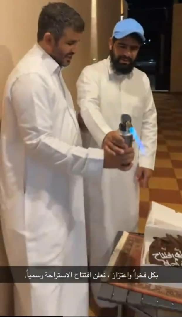 Tamim101wy's tweet photo. على أيامي كأنو يفتحونها بمقص https://t.co/HrK7S34vxF