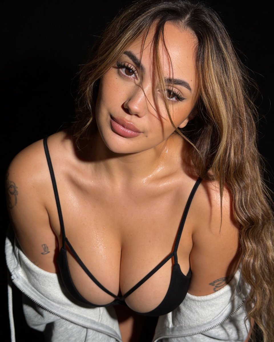 meldadelhex's tweet photo. @milarubyyxo one night with us? https://t.co/0wlc1xZ2BK