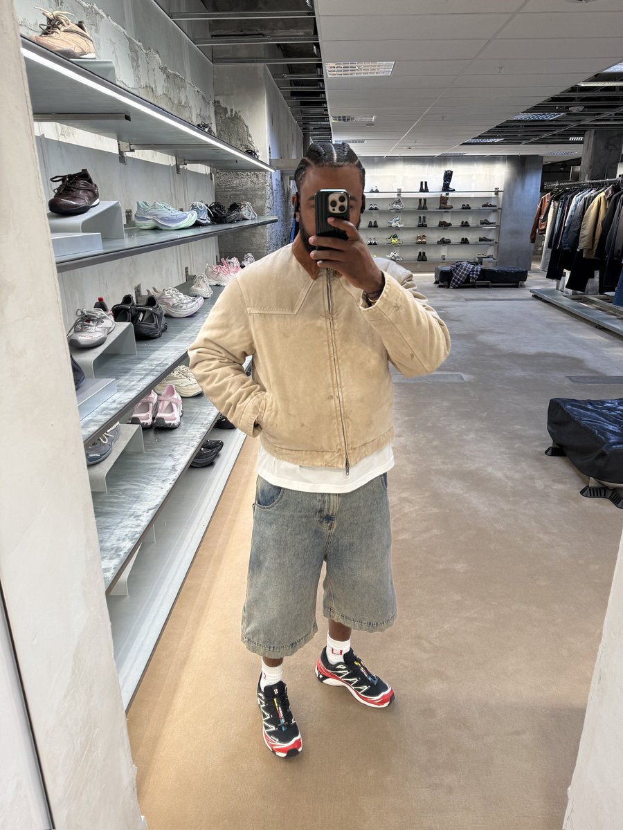 REIGNSPRME's tweet photo. 🤳🏾 https://t.co/7CIds4Vq1z
