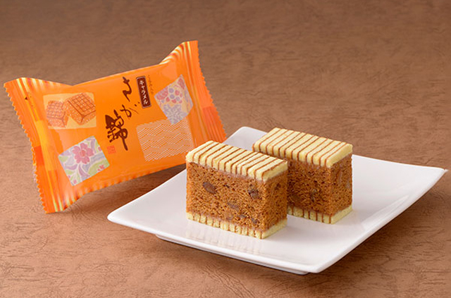 TwitFukuoka's tweet photo. くるみの歯ごたえがアクセント！村岡屋「キャラメルさが錦」期間限定で販売中 → https://t.co/UmsV3o5wd4 https://t.co/EEFZzGlgMK
