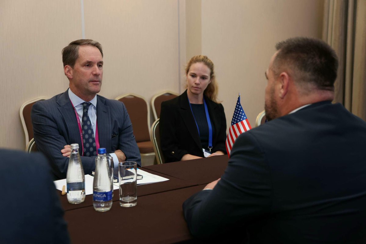 EjupMaqedonci's tweet photo. At the @WarsawForum ,I met U.S. Rep. Jim Himes,senior Democrat on the House Intel.Committee.
I thanked Congressman Himes for his longstanding support as Co-Chair of the Congressional Albanian Issues Caucus.Discussed strengthening the KSF and advancing 🇽🇰🇺🇸 defense &amp; security ties https://t.co/a5kbI2W1KQ