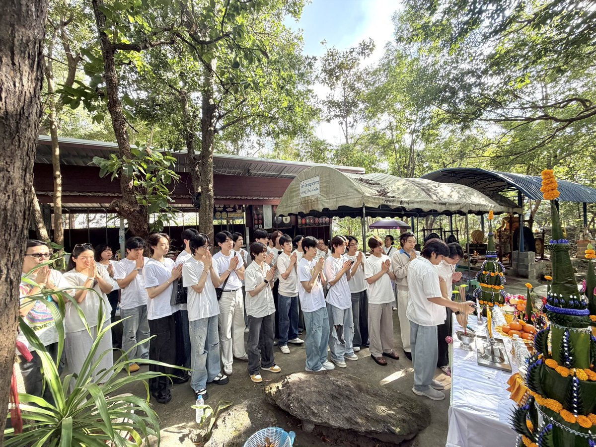 CinemaSerieNews's tweet photo. #DomundiTV realizó un viaje para hacer méritos #Meritmakingtrip viaje religioso y de convivencia participaron
los ships principales de la compañía
#NorthOtto #KengNamping #LatteKim #ThomasKong #TleFirstOne #NetJJ
#TeeTeePor #AuAuSave #CopperFifa
#JTOhm #MaxNat #ทริปทำบุญบ้าง https://t.co/E8HZzjmRRx