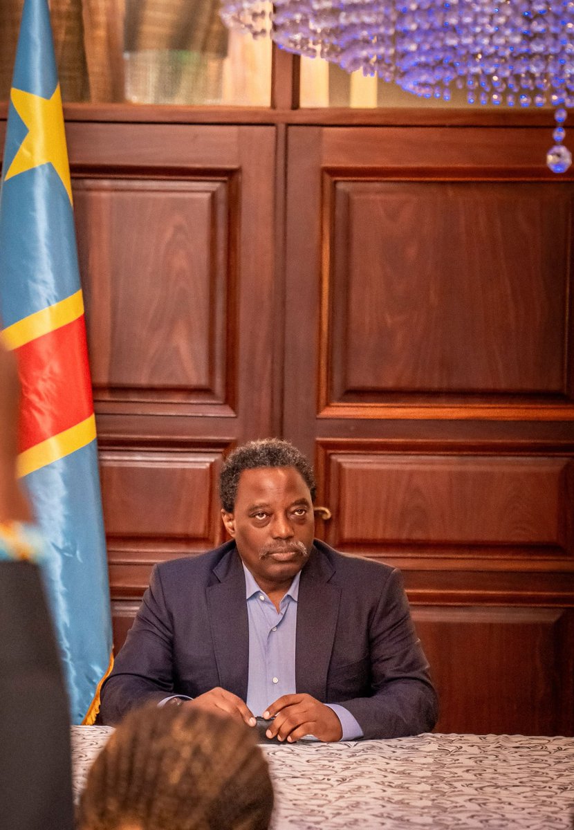 Adamchalwe's tweet photo. Ce sont les actes qui donnent la valeur à la parole. Quelques heures seulement après avoir discouru avec maestria sur la déliquescence de notre pays  la #RDC et l'urgence d'y remédier, le Raïs #JKK a réuni autour de lui un groupe déterminé de patriotes au sein du Front pour la Refondation de la Nation (#FRN).
Ce premier pas décisif annonce la marche patriotique accélérée pour la libération du Congo. Face à la dictature tribalo-maffieuse et sanglante du tyran corrompu de Mupompa, ce "Ivan le Terrible" des temps modernes, le signal est donné : ses jours à la tête de l'État sont désormais comptés.

Seule la lutte libère !