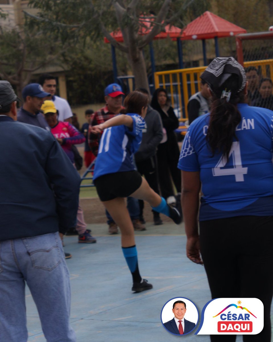 cesar_daqui's tweet photo. ⚽💙 ¡Cada vez más cerca de nuestra gente!
El Campeonato de Cascaritas en la Ciudadela Riobamba Norte nos une a través del deporte, la alegría y la pasión por nuestra ciudad. Seguimos compartiendo momentos que fortalecen nuestros lazos y nos acercan a cada barrio. 🤝 https://t.co/LfBRAZ8sVY