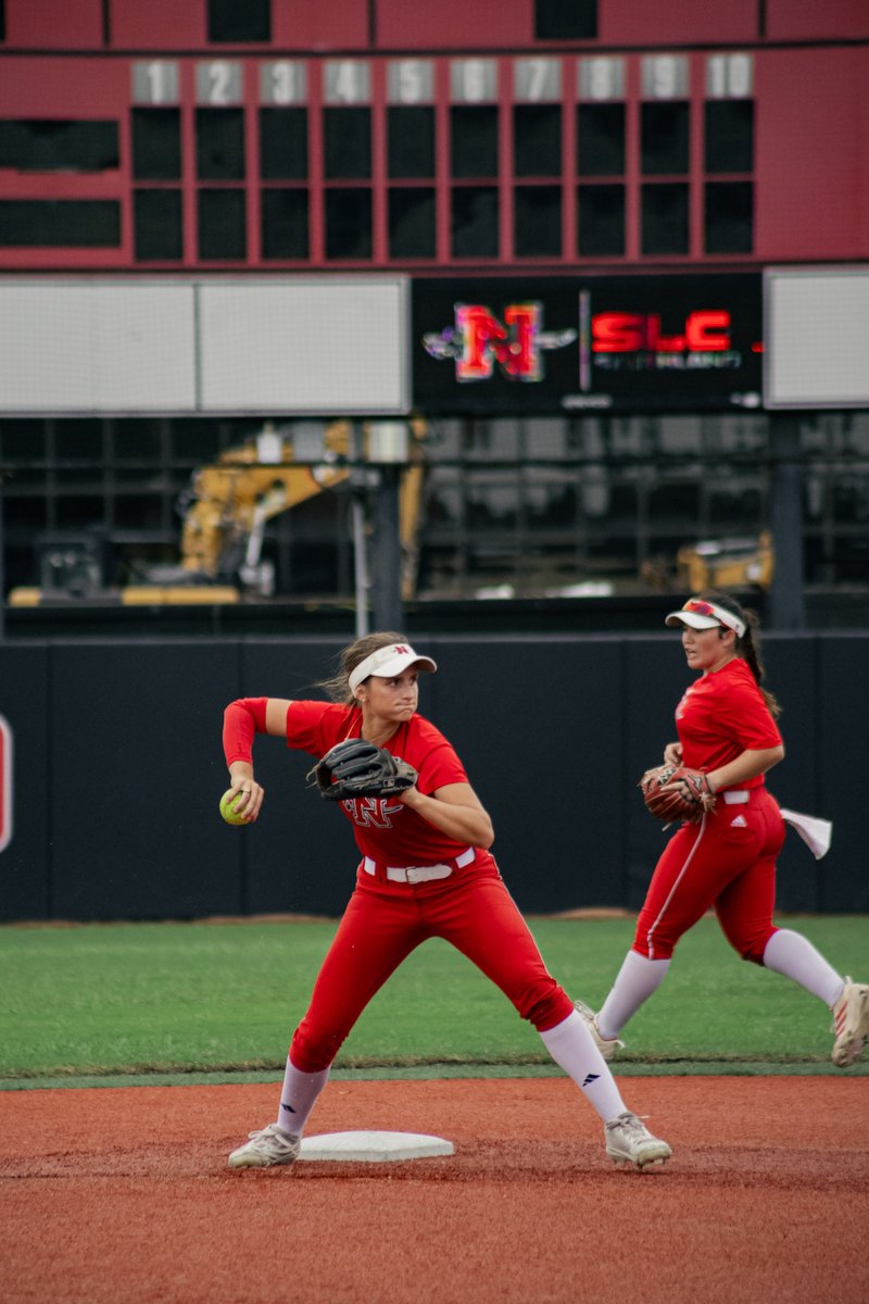 nicholls_sb's tweet photo. Another week at 𝓣𝓱𝓮 𝓢𝔀𝓪𝓷𝓷!⚔️

#SwordsUp⚔️ | #GeauxColonels https://t.co/bfJAzjDA9L