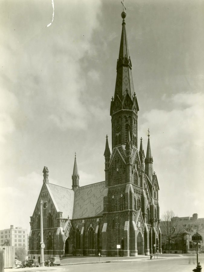 BuckRight's tweet photo. Milwaukee, Wisconsin. 

Trinity Evangelical Lutheran Church. 

Allegedly built in 1878. 

200 feet tall. 

Why did they need all that height?

To get closer to god?

Or to get higher voltage from the atmospheric electricity?

Old World building. https://t.co/72MsRUStU3