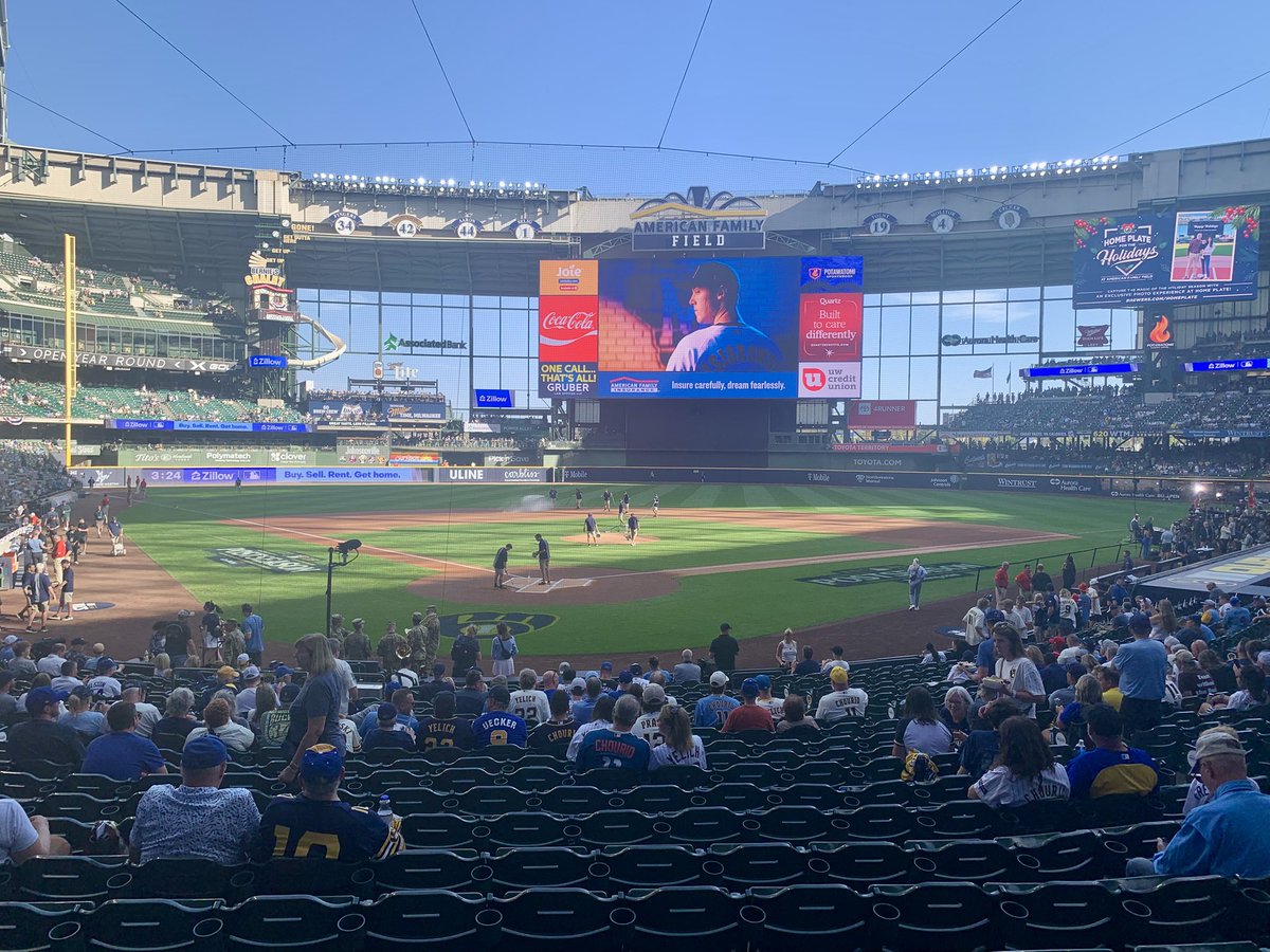 MarquesEversoll's tweet photo. NLCS GAME 2
📍 @AmFamField 
⚾️#WinOurWay https://t.co/53nZmHU45c