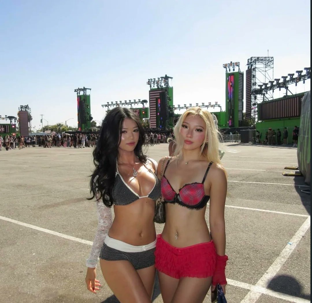 abgbaddies's tweet photo. i love abgs and i love raves https://t.co/PEJ2eredXY