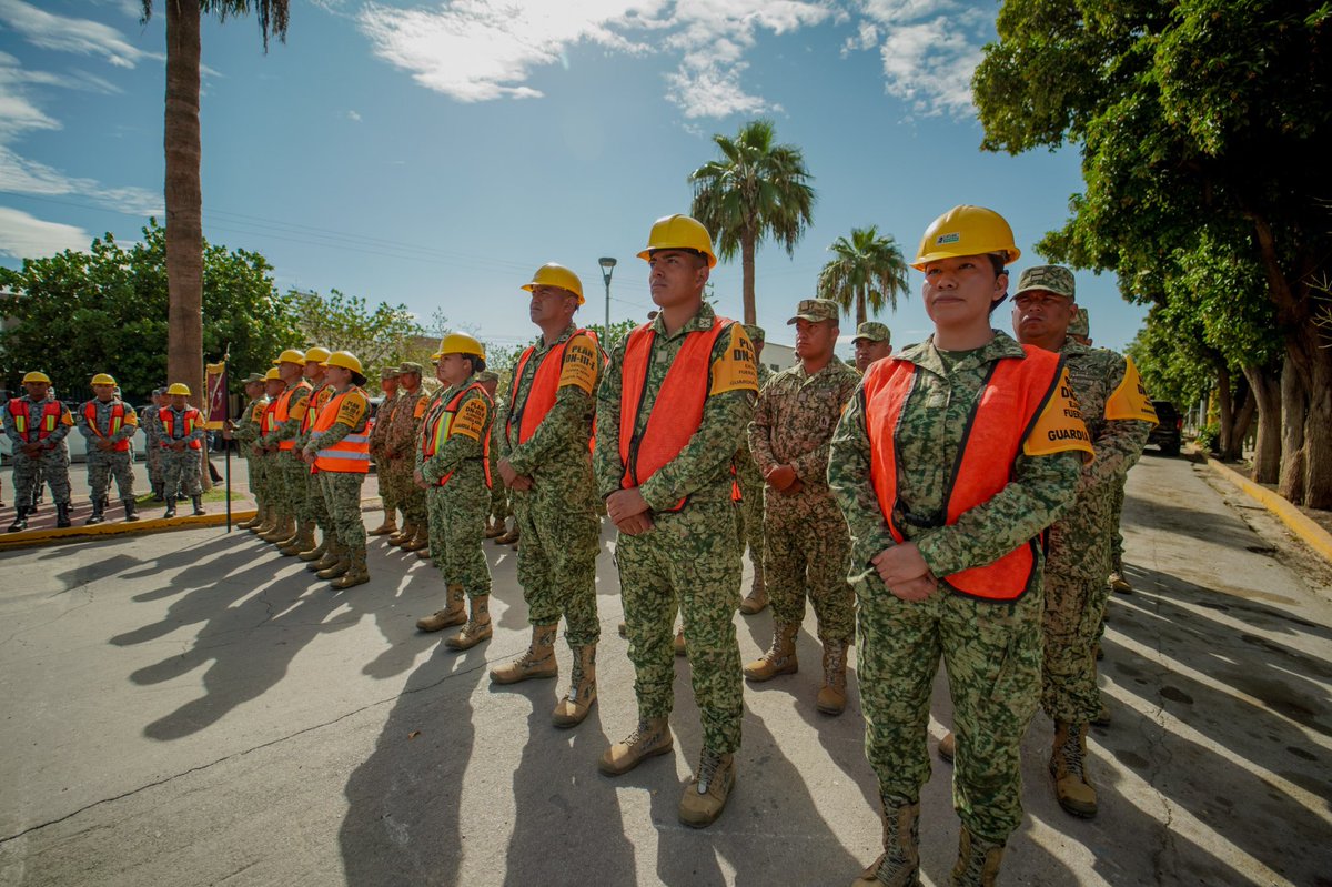 trcambiente's tweet photo. 🇲🇽Acompañamos al alcalde Miguel Ángel Riquelme en la conmemoración del 60 aniversario del Plan DN-III-E, junto al General de División de Estado Mayor Fernando Colchado, Comandante de la XI Región Militar, reconociendo la labor humanitaria del Ejército y la Fuerza Aérea Mexicanos. https://t.co/TM8vy6a7ji