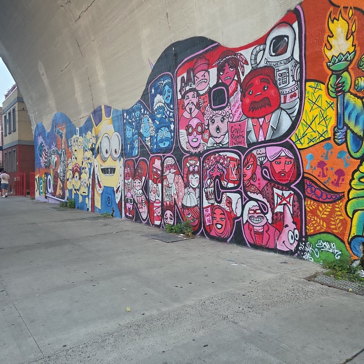 AstoriaCrave's tweet photo. Huge fan of the No Kings Minions mural off 23rd Ave https://t.co/mq53FSFDlA