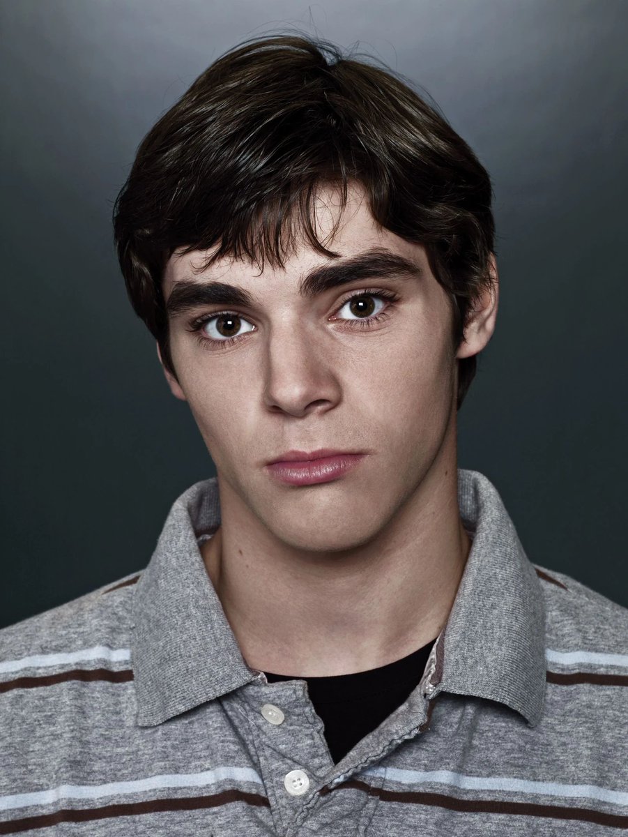 CultureCrave's tweet photo. 'Breaking Bad' star RJ Mitte has passed away at the age of 34 https://t.co/hGRJwyALo5