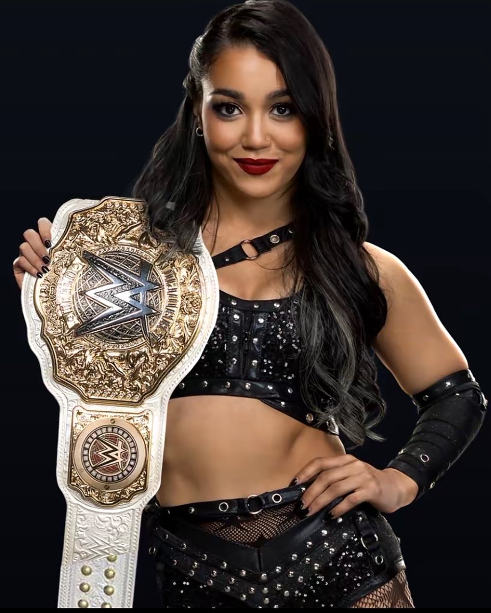 perezfies_'s tweet photo. and i better be hearing , #WeWantRoxy chants tonight. #WWERaw https://t.co/DOy8kD0DzQ