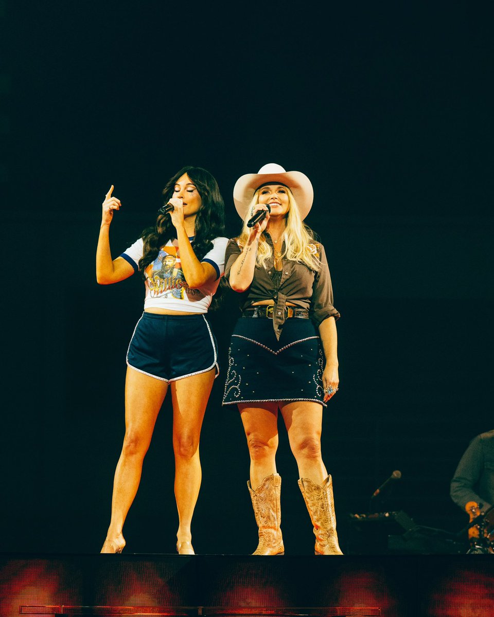 iHeartCountry's tweet photo. A moment for the girls! 🤠👑🔥 https://t.co/z5R9fOMCBa