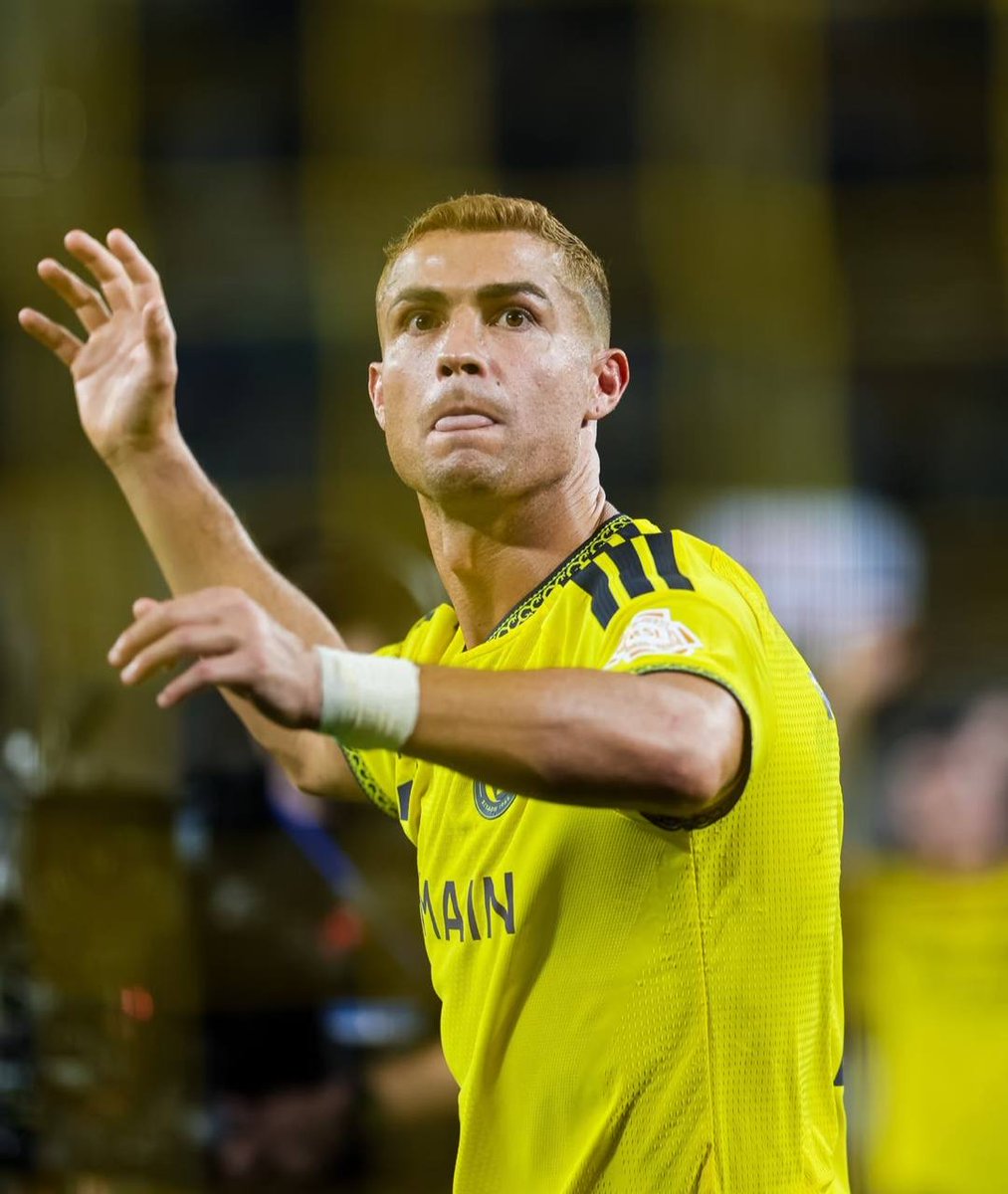 KalshiEPL's tweet photo. 🚨| FAN FACT:  If a player scores 50 per season for 15 consecutive seasons, he will finish with 750 goals. 

Cristiano Ronaldo has 981 and still counting.🤯🐐 https://t.co/vq1D53DTtc