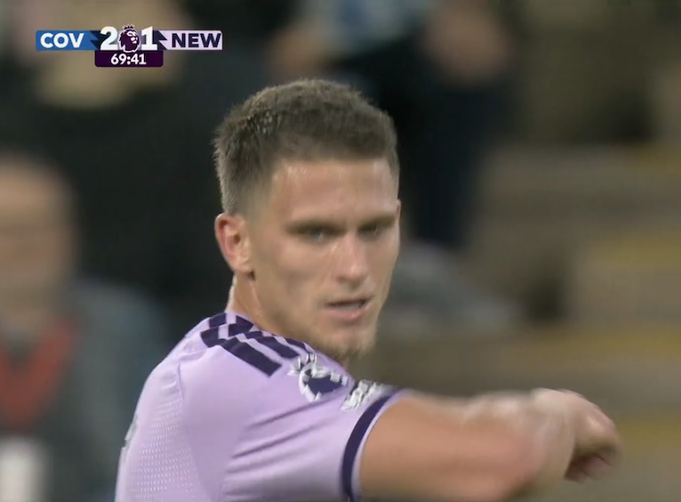 TouchlineX's tweet photo. 2-1.

GOOOOOOAAAAAAAAALLLLLLL SVEN BOTMAN WITH A ROCKET !!!!!!!!!!!!!!!!!!!! SVEN BOTMAN SCORES A BEAUTY AND NEWCASTLE UNITED ARE BACK IN THE GAME !!!!!!!!!!!!!!!! THIS IS NOT OVER YET !!!!!!!!!!!!!!!!!! WHAT A GOAL BY SVEN BOTMAN BLOODY HELL !!!!!!!!!!!!!!!!!! 🔥🔥🔥🔥🔥🔥 https://t.co/3ETtejR1GO
