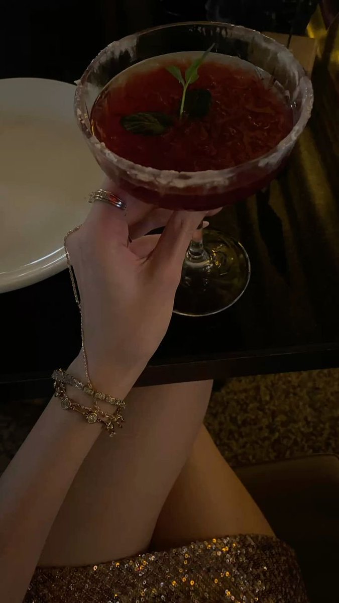 velvetf4ngs's tweet photo. ㅤㅤㅤㅤㅤㅤㅤ
ㅤㅤㅤㅤㅤBaby, if you knew the feeling I would give to you. Close your eyes, breathe it in, let it all out. When the night's over, you will belong to me. —  Life of the Party
ㅤㅤㅤㅤㅤㅤㅤ https://t.co/MDKULuROWF