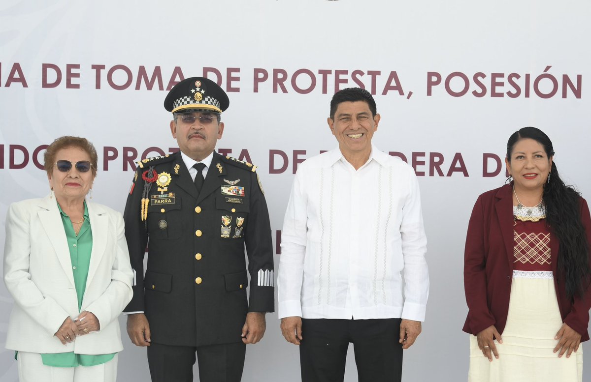 salomonj's tweet photo. Acompañamos al General Guillermo Briseño Lobera, Comandante de la Guardia Nacional (@GN_MEXICO_), en la ceremonia de toma de protesta del General Crisóforo Martínez Parra como nuevo titular de la VIII Coordinación Territorial, a quien damos la bienvenida a Oaxaca.

Reiteramos nuestra disposición de seguir trabajando de manera coordinada para fortalecer la seguridad y la construcción de la paz en nuestro estado.