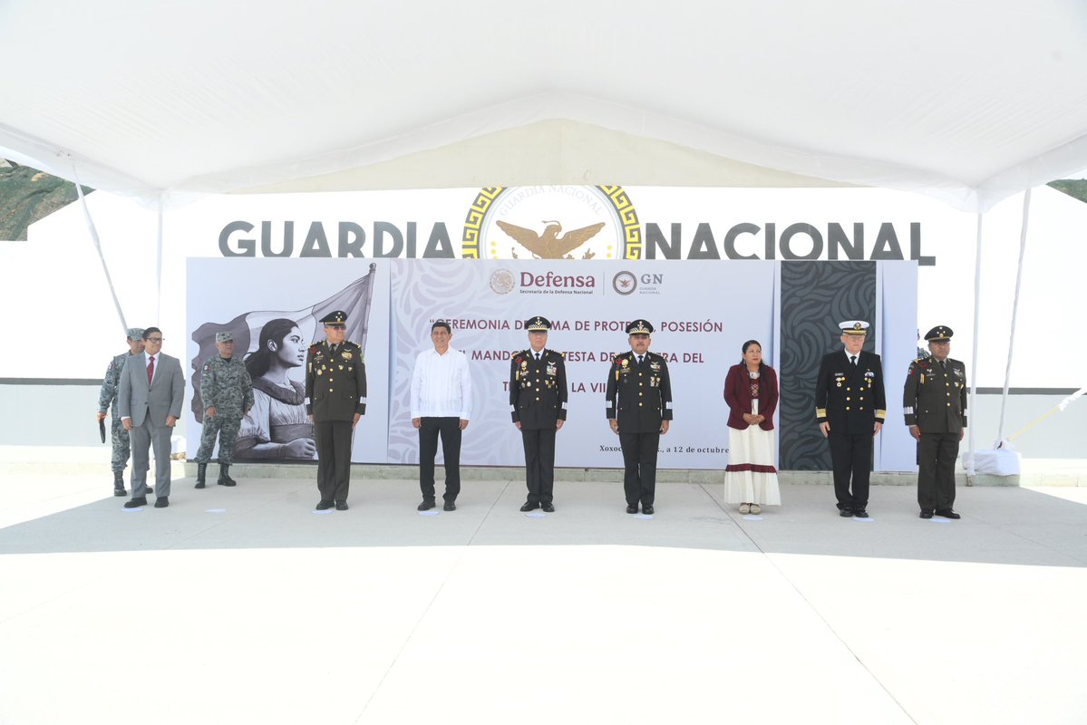 salomonj's tweet photo. Acompañamos al General Guillermo Briseño Lobera, Comandante de la Guardia Nacional (@GN_MEXICO_), en la ceremonia de toma de protesta del General Crisóforo Martínez Parra como nuevo titular de la VIII Coordinación Territorial, a quien damos la bienvenida a Oaxaca.

Reiteramos nuestra disposición de seguir trabajando de manera coordinada para fortalecer la seguridad y la construcción de la paz en nuestro estado.